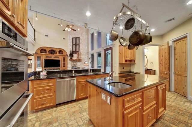 20011 Hilltop Ranch Drive, Montgomery, TX 77316