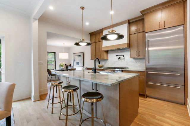 1962 W Wilson Avenue, Chicago, IL 60640