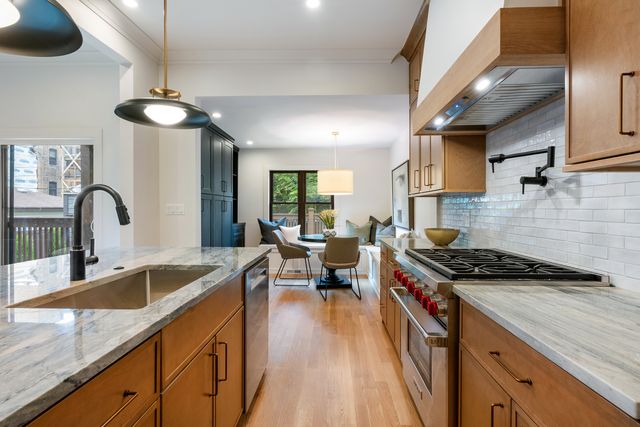 1962 W Wilson Avenue, Chicago, IL 60640