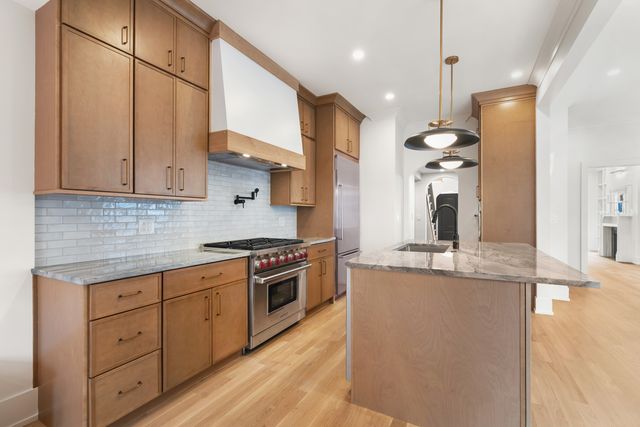 1962 W Wilson Avenue, Chicago, IL 60640
