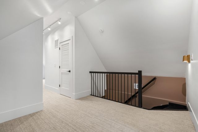 1962 W Wilson Avenue, Chicago, IL 60640
