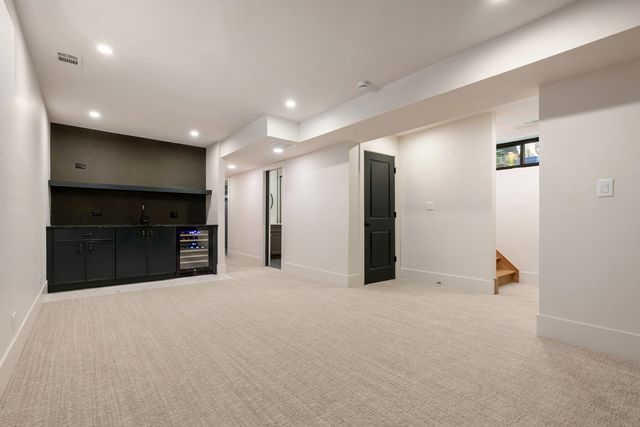1962 W Wilson Avenue, Chicago, IL 60640