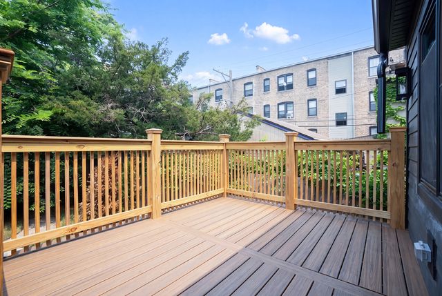 1962 W Wilson Avenue, Chicago, IL 60640