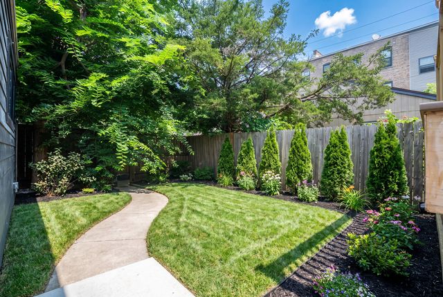 1962 W Wilson Avenue, Chicago, IL 60640