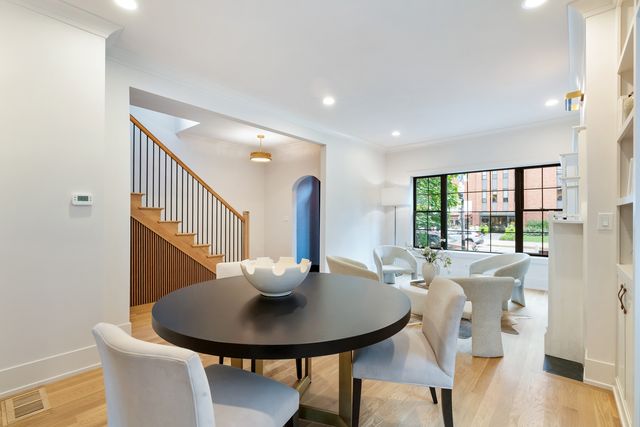 1962 W Wilson Avenue, Chicago, IL 60640