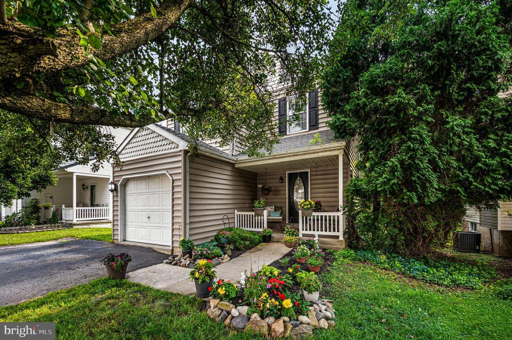 930 TRELLIS LN, West Chester, PA 19382