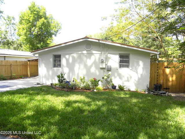 11447 Summer Lane Road, Biloxi, MS 39532