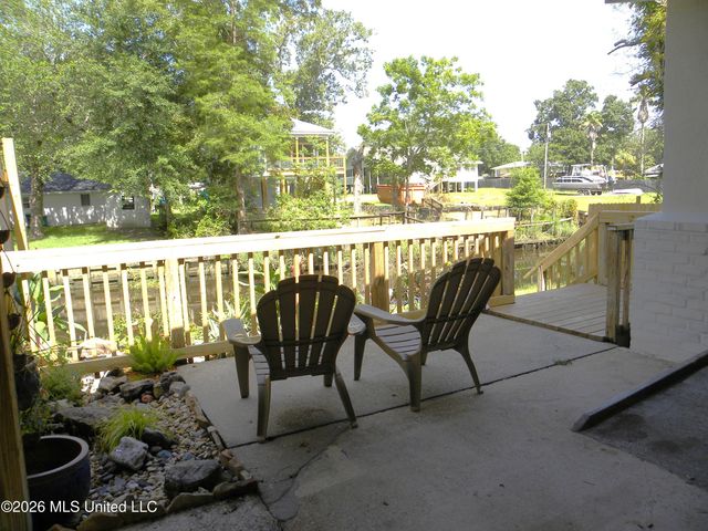 11447 Summer Lane Road, Biloxi, MS 39532