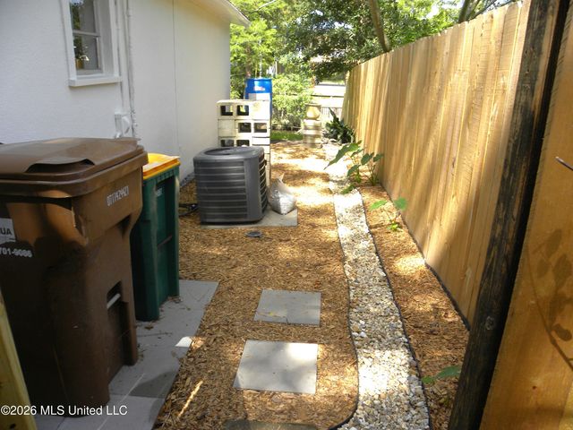 11447 Summer Lane Road, Biloxi, MS 39532