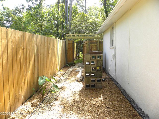 11447 Summer Lane Road, Biloxi, MS 39532