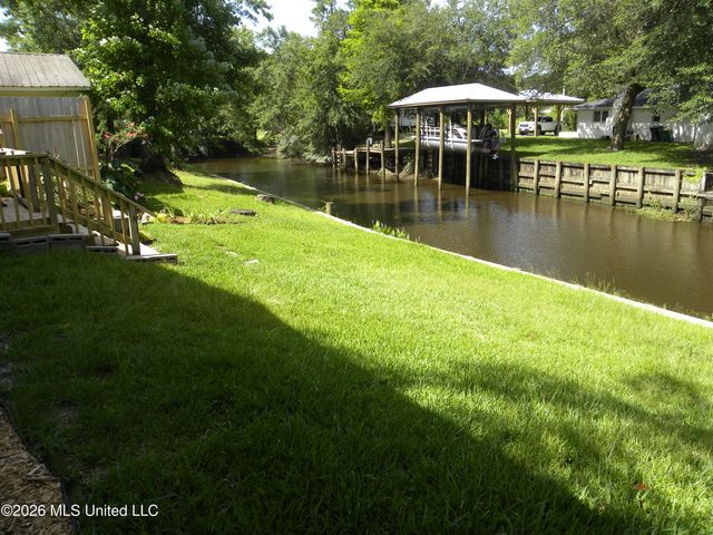 11447 Summer Lane Road, Biloxi, MS 39532