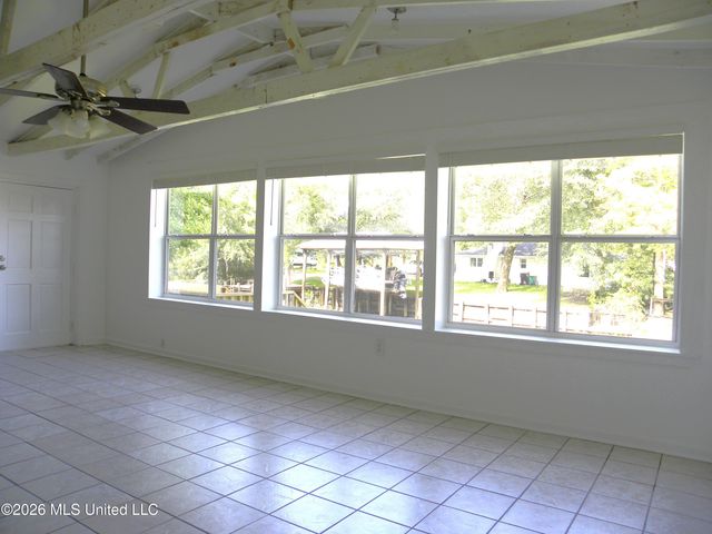 11447 Summer Lane Road, Biloxi, MS 39532