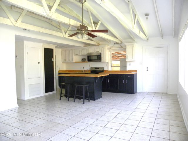11447 Summer Lane Road, Biloxi, MS 39532