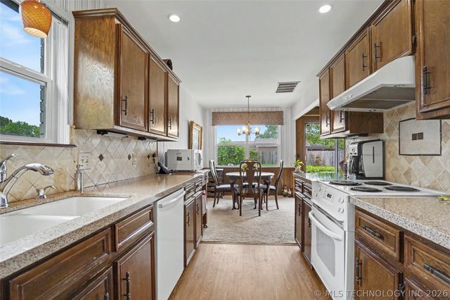 2525 S Hickory Avenue, Broken Arrow, OK 74012