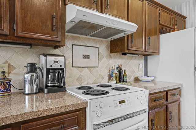 2525 S Hickory Avenue, Broken Arrow, OK 74012