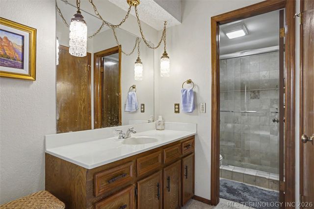 2525 S Hickory Avenue, Broken Arrow, OK 74012
