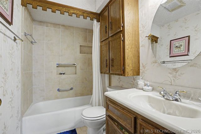 2525 S Hickory Avenue, Broken Arrow, OK 74012
