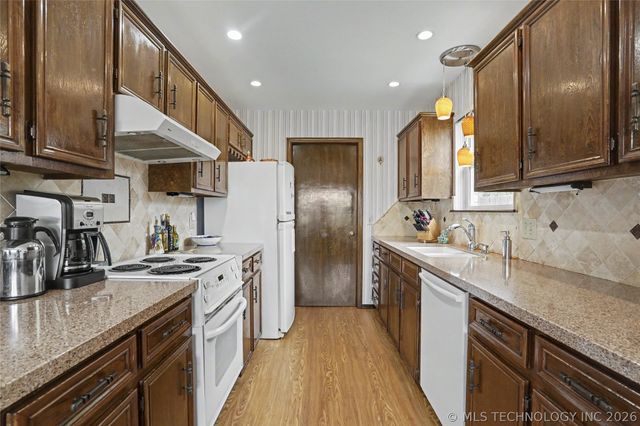 2525 S Hickory Avenue, Broken Arrow, OK 74012