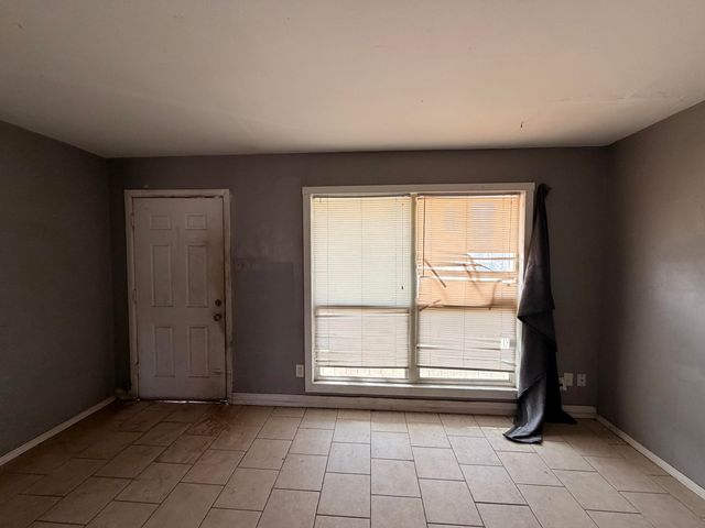 1821 E 1st Place, Lubbock, TX 79403