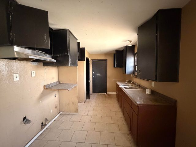 1821 E 1st Place, Lubbock, TX 79403