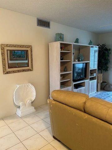 2615 S Garden Drive 103, Lake Worth, FL 33461