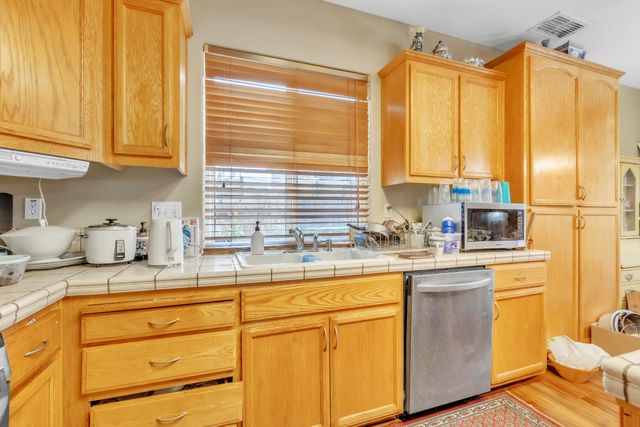 220 Cicero Cir, Elk Grove, CA 95758