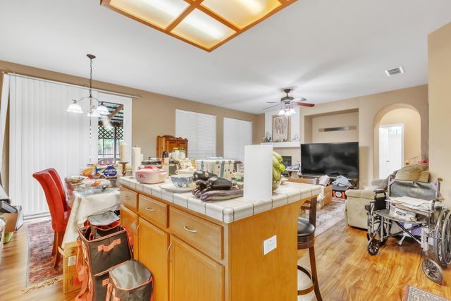 220 Cicero Cir, Elk Grove, CA 95758