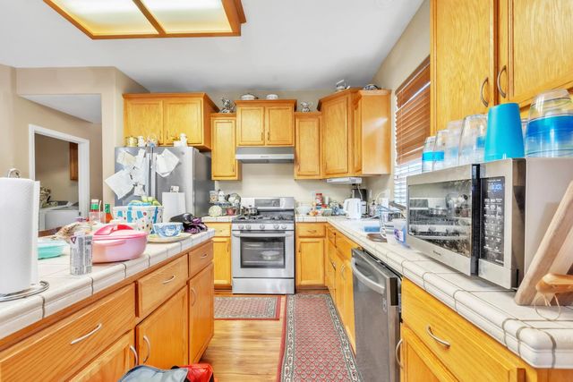 220 Cicero Cir, Elk Grove, CA 95758