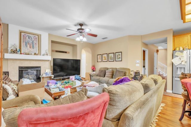 220 Cicero Cir, Elk Grove, CA 95758