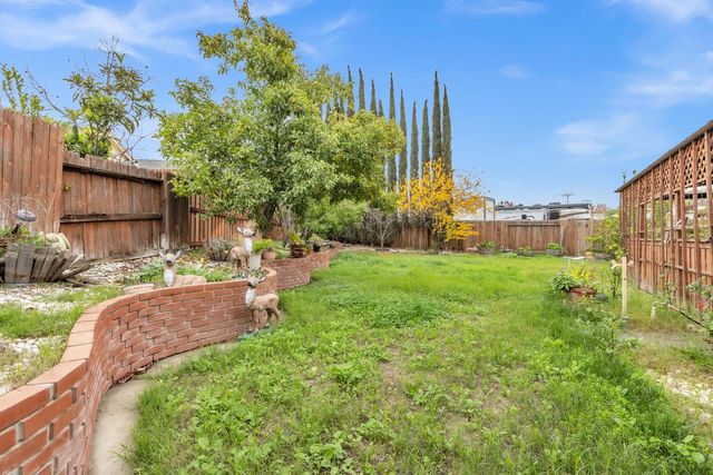 220 Cicero Cir, Elk Grove, CA 95758