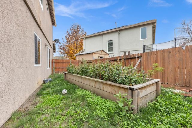 220 Cicero Cir, Elk Grove, CA 95758