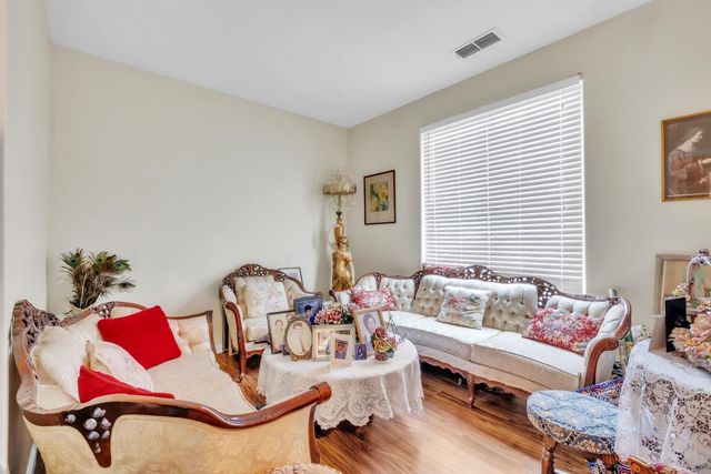 220 Cicero Cir, Elk Grove, CA 95758