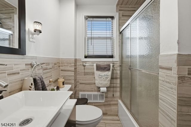 451 E 31St St, Paterson City, NJ 07504