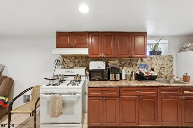 451 E 31St St, Paterson City, NJ 07504