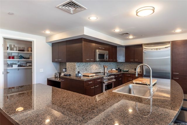 1837 Kalakaua Avenue 2206, Honolulu, HI 96815