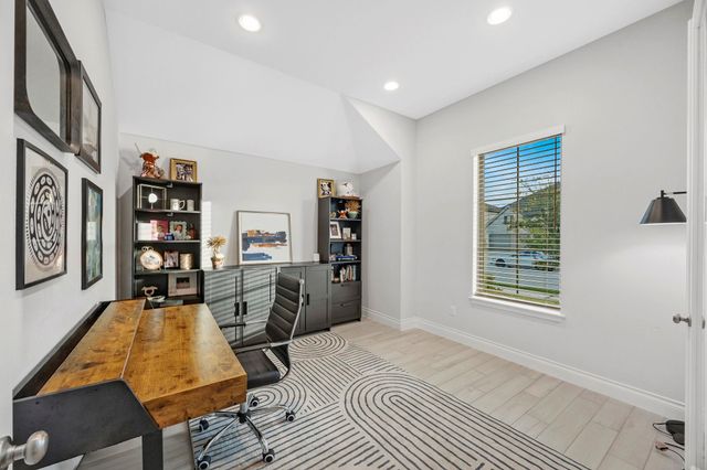 512 Monrovia CT, Liberty Hill, TX 78642