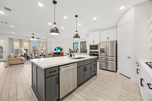 512 Monrovia CT, Liberty Hill, TX 78642
