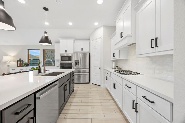 512 Monrovia CT, Liberty Hill, TX 78642