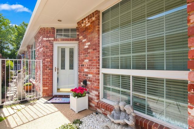 528 Chateau Trail, Arlington, TX 76012