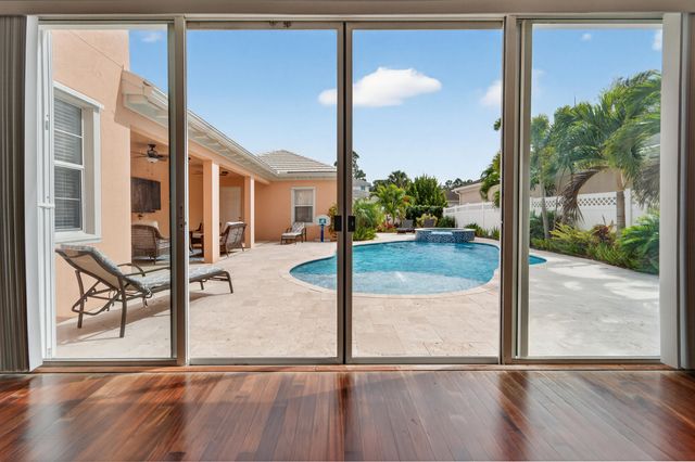 2625 E Community Drive, Jupiter, FL 33458