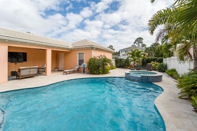 2625 E Community Drive, Jupiter, FL 33458