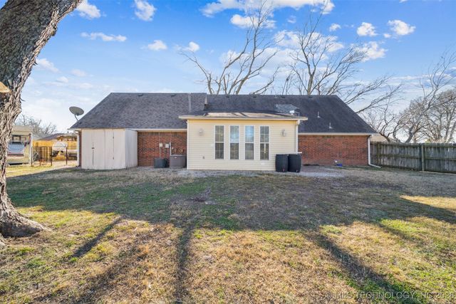 2412 S Maywood Drive, Claremore, OK 74017
