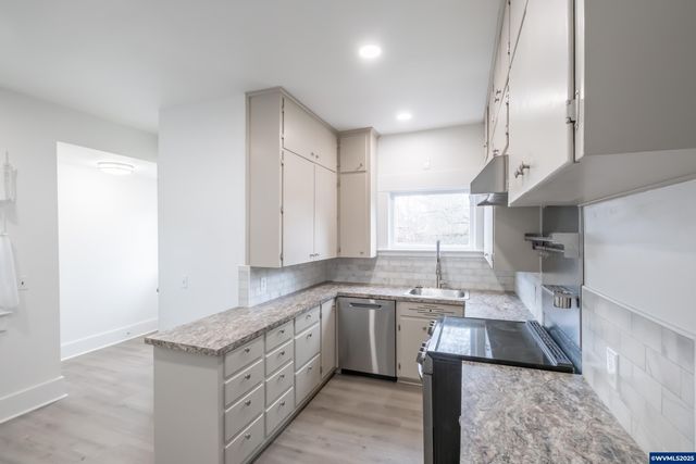 317 9th Av SW, Albany, OR 97321