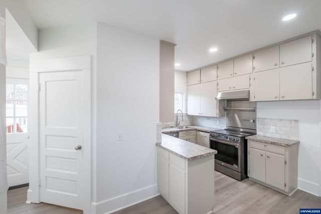 317 9th Av SW, Albany, OR 97321