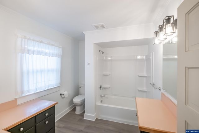 317 9th Av SW, Albany, OR 97321