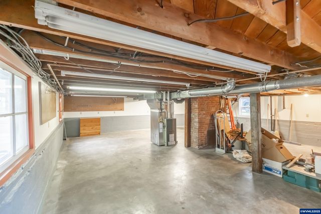 317 9th Av SW, Albany, OR 97321