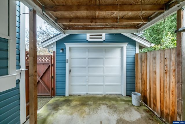 317 9th Av SW, Albany, OR 97321