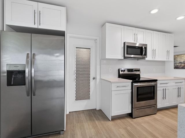 2003 SW 17th Street, Boynton Beach, FL 33426