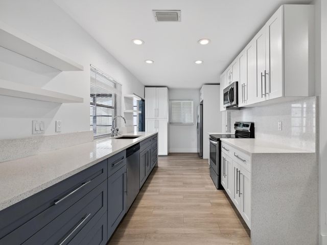 2003 SW 17th Street, Boynton Beach, FL 33426