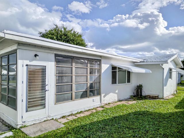 2003 SW 17th Street, Boynton Beach, FL 33426